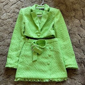 A set of tweed cropped blazer and skirt size xs
